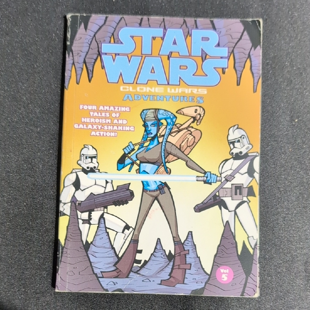 Star Wars Clone Wars Adventures Comic - Blue, Purple, Orange
